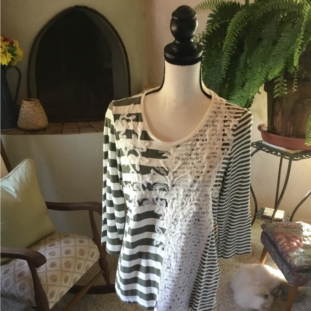 NWOT Chico’s Zenergy Embroidered Top